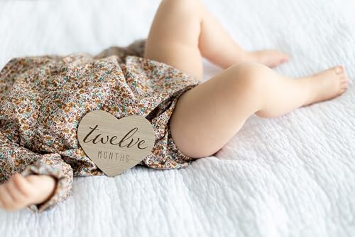 Kate & Milo Wooden Heart Baby Monthly Milestone Discs - color: Heart