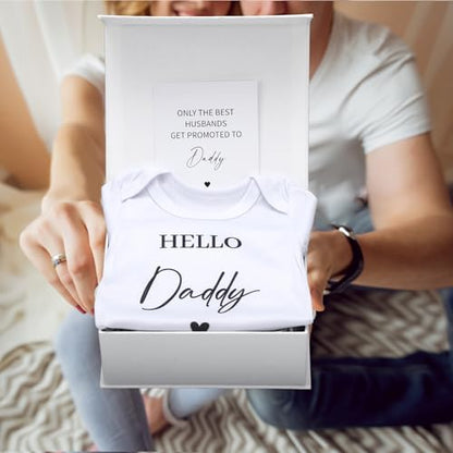 Shyyween 4 Pcs Pregnancy Reveal Set, Hello Daddy Bodysuit Daddy - style: Daddy