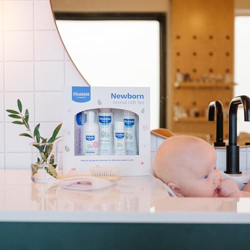 Mustela Newborn Arrival Gift Set - Baby Skincare & Bath Time Essentials - Natural & Plant Based - 5 Items Set