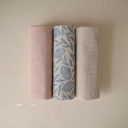mushie Water Repellent Changing Pad Liners | Cotton (Blue Flowers Combo) - color: Blue Flowers Combo